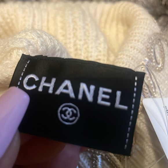 Chanel Cashmere Beanie - Picture 9 of 9